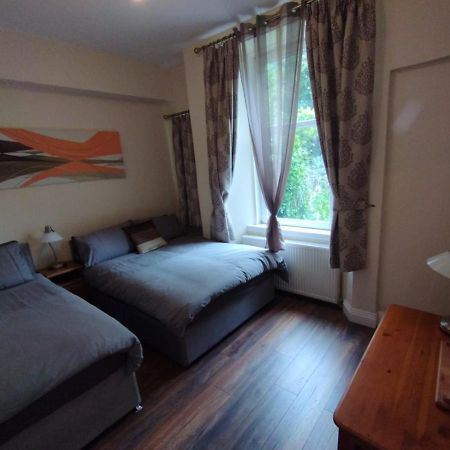 2 Bedrooms Flat Central Edinburgh, Sleeps 6, In The Shadow Of Holyrood Park And Arthur'S Seat With Free Parking, Two Bed Rooms 외부 사진