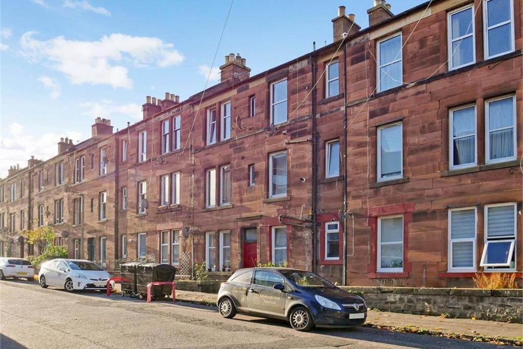 2 Bedrooms Flat Central Edinburgh, Sleeps 6, In The Shadow Of Holyrood Park And Arthur'S Seat With Free Parking, Two Bed Rooms 외부 사진