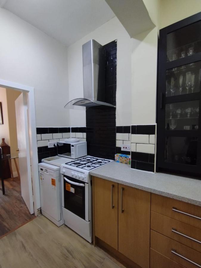 2 Bedrooms Flat Central Edinburgh, Sleeps 6, In The Shadow Of Holyrood Park And Arthur'S Seat With Free Parking, Two Bed Rooms 외부 사진