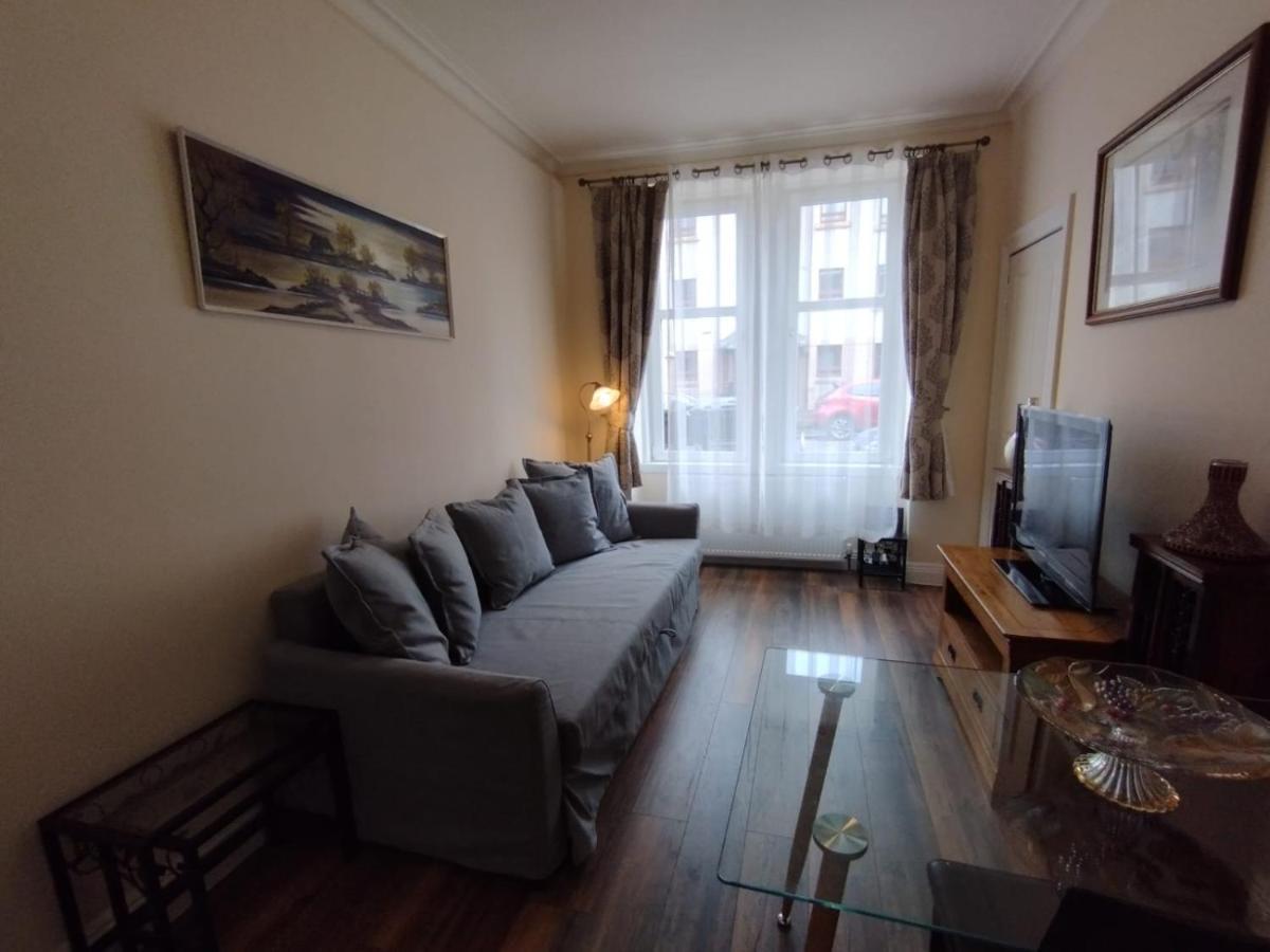 2 Bedrooms Flat Central Edinburgh, Sleeps 6, In The Shadow Of Holyrood Park And Arthur'S Seat With Free Parking, Two Bed Rooms 외부 사진