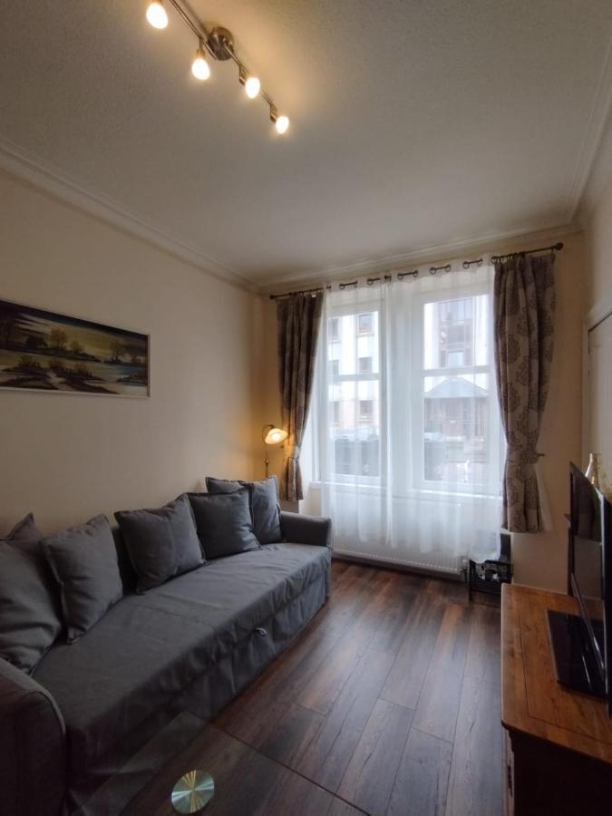 2 Bedrooms Flat Central Edinburgh, Sleeps 6, In The Shadow Of Holyrood Park And Arthur'S Seat With Free Parking, Two Bed Rooms 외부 사진