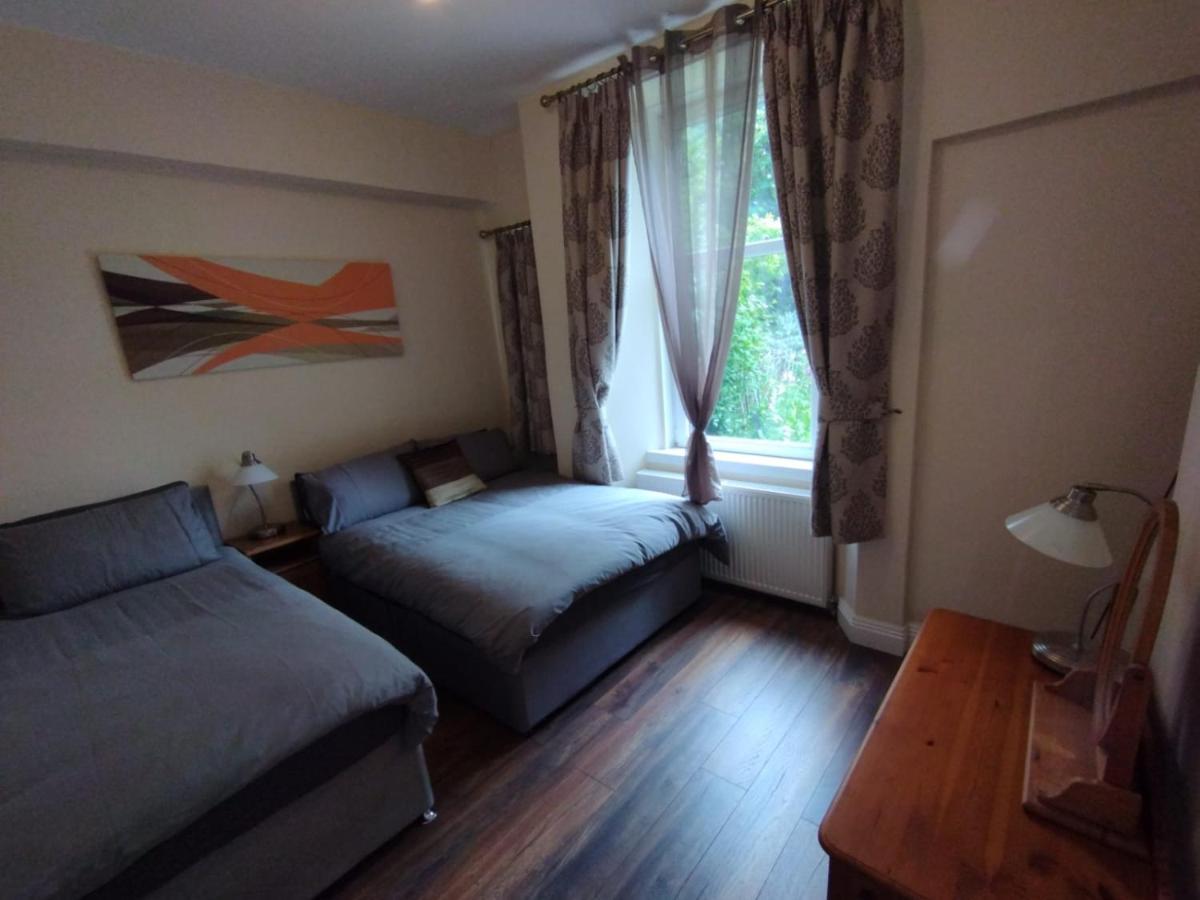 2 Bedrooms Flat Central Edinburgh, Sleeps 6, In The Shadow Of Holyrood Park And Arthur'S Seat With Free Parking, Two Bed Rooms 외부 사진