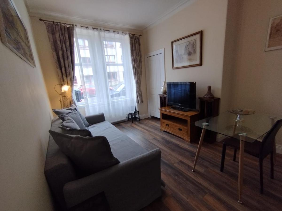 2 Bedrooms Flat Central Edinburgh, Sleeps 6, In The Shadow Of Holyrood Park And Arthur'S Seat With Free Parking, Two Bed Rooms 외부 사진